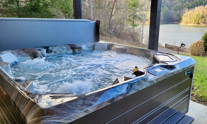 Butler Cabina | Lakefront Lullaby-Rustic cabin w/ lake views, boatslip, hot tub & fiber internet