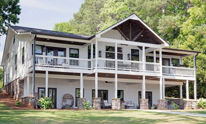 Lake Oconee Casa | Lakefront Lux: Spa, Dock, Game Room, Fire Pit, Boat Rental, Pet Friendly