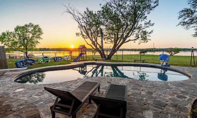Rowlett Casa | Lakefront Luxe 5BR 2Bath Home with Pool & Hot Tub