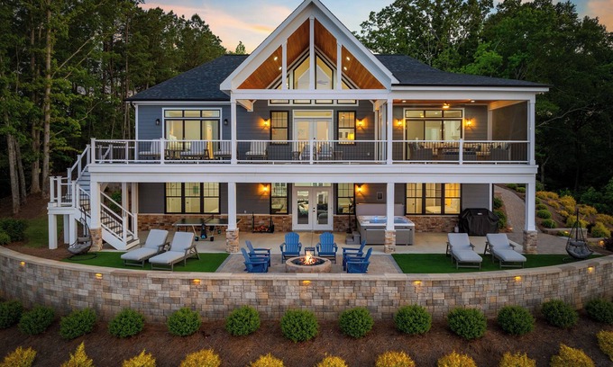 Littleton Casa | Lakefront Luxe Arcade Dock Hot Tub