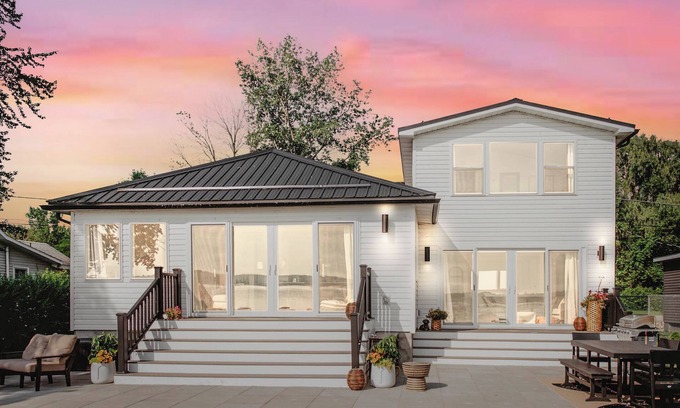 Auburn Casa | Lakefront Luxe | Dock, Kayaks & Modern Design