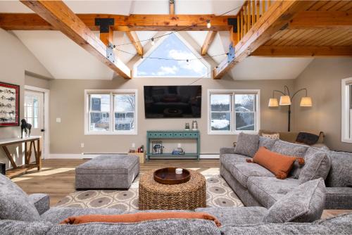 Saratoga Springs Casa | Lakefront Luxury At Stony Pointe