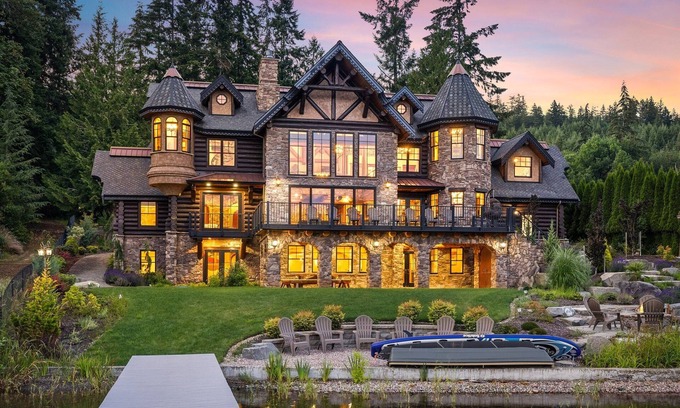 Olympia Otro | Lakefront Luxury Castle w/ Hot Tub - Great for Groups, Gatherings, & Reunions!