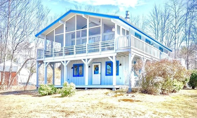 Barnstead Casa | Lakefront Luxury Chalet: Igloo, Beach, Kayak, Private theatre, pets!