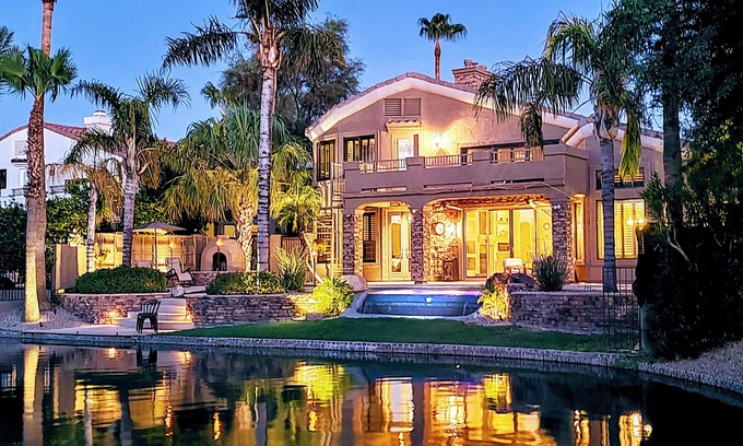 Fox Crossing Villa | Lakefront Luxury: Gym, Spa, Pool, Dog-Friendly