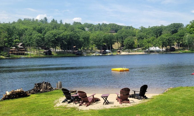 Weare Cabina | Lakefront Luxury Home on Horace Lake