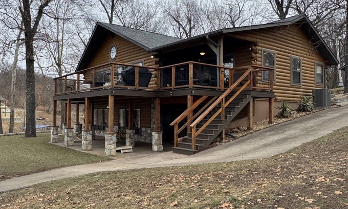 Jay Casa | Lakefront Luxury Log Cabin on Grand Lake O’ the Cherokees