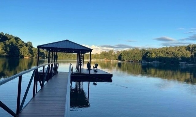 Seneca Casa | Lakefront luxury on Lake Keowee.