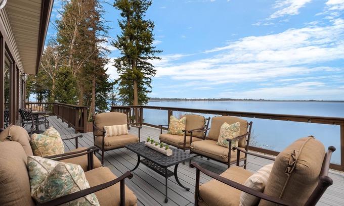 Sandpoint Casa | Lakefront Luxury, your own private beach & dock and close to Sandpoint