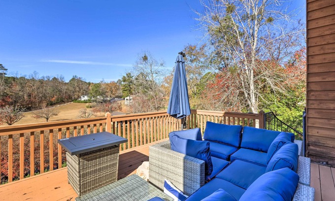 Macon Cabaña | Lakefront Macon Getaway w/ Stunning Boathouse
