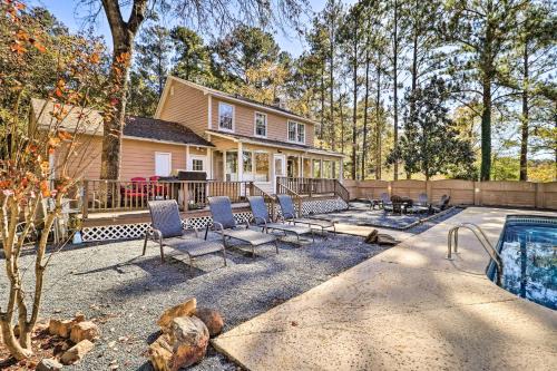 Macon Casa | Lakefront Macon Home with Pool, Dock and Fishing!