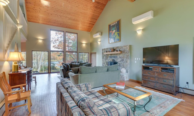Blakeslee Casa | Lakefront Maryland Home - Deck, Grill & Pool Table