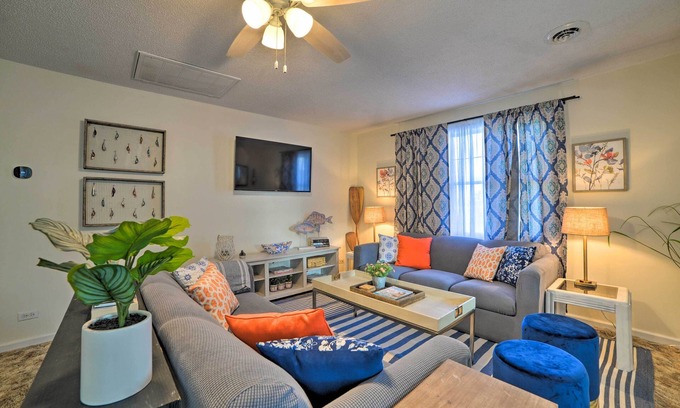 Gilbertsville Condominio | Lakefront Moors Marina Condo w/ Covered Boat Slip!