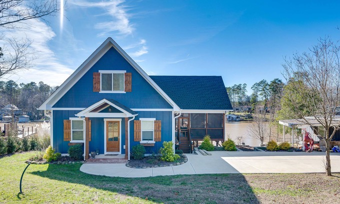 New London Casa | Lakefront New London Retreat w/ Dock & Hot Tub!