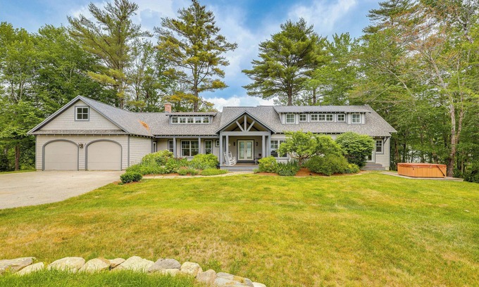 New London Casa | Lakefront New London Retreat w/ Dock & Hot Tub!