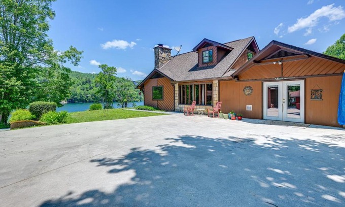 Topton Casa | Lakefront North Carolina Abode with Grill and Fire Pit