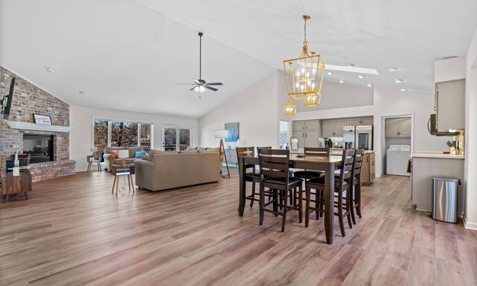 Hot Springs Village Casa | Lakefront Oasis! Golf Nearby - Private Dock - Dogs