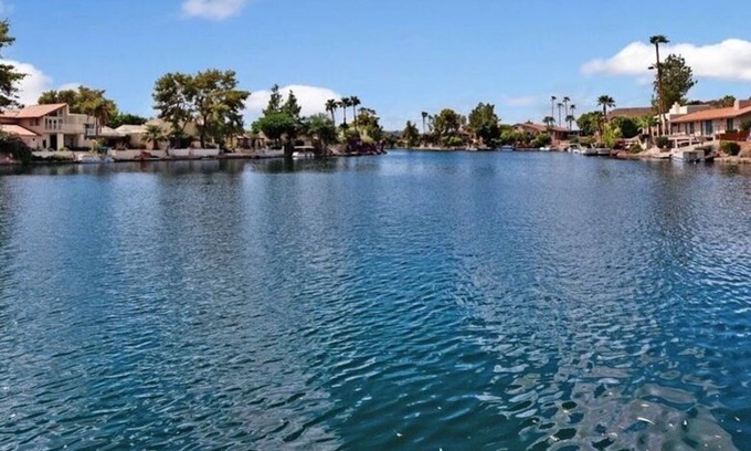 The Lakes Casa | Villa frente al mar relajante con servicios de barco y resort en The Lakes in Tempe