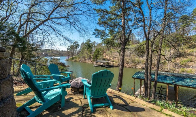 Jones Mills Casa | Lakefront Oasis: 4BR, Boat Dock