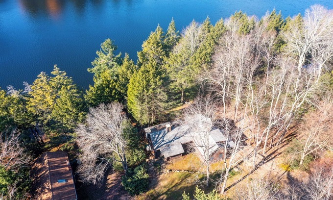Williamsburg Casa | LAKEFRONT OASIS w/ sauna + gym