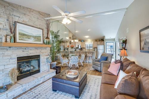 Osage Beach Apartamento | Lakefront Osage Beach Abode with Grill and Pool Access