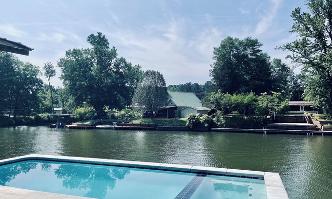 Mountain Pine Casa | Lakefront Paradise! BRAND NEW LAKE HOUSE!