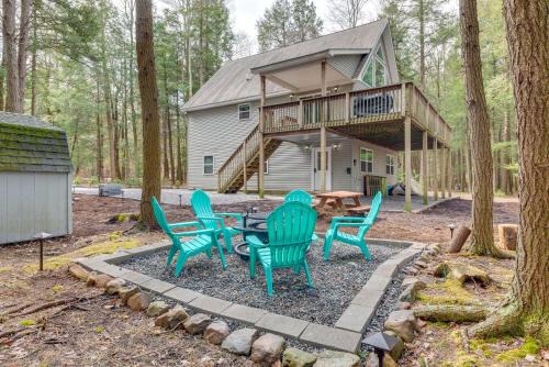 Blakeslee Casa | Lakefront Poconos Cabin with Deck and Game Room
