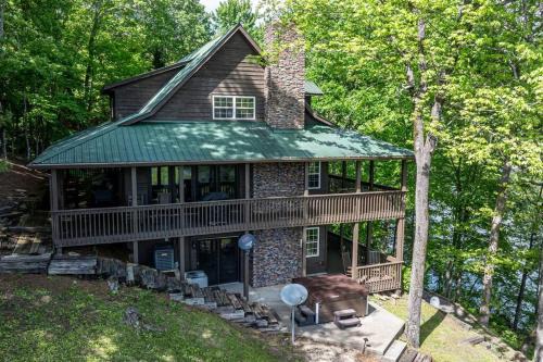 Aquone Casa | Lakefront Point Retreat on Nantahala Lake with Dock