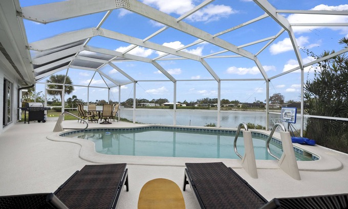 Venice Gardens Casa | Lakefront Pool Home-Venice, FL
