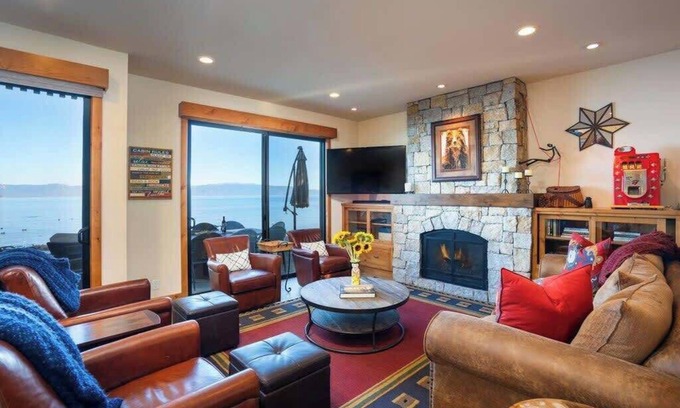 Tahoe Tavern Casa | Lakefront|Pool|Pier|Bouys|Pickleball|Walk to town