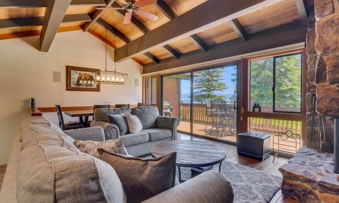 Tahoe Sierra Estates Casa | Lakefront|Pool|Pier|Bouys|Pickleball|Walk to town