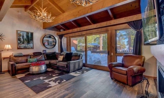 Tahoe Sierra Estates Condominio | Luxury Lake View|Close to Palisades|Tahoe City