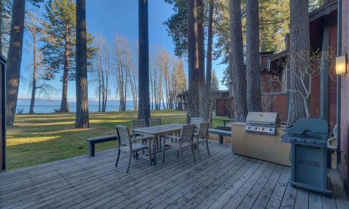 Tahoe Tavern Casa | Lakefront|Pool|Pier|Bouys|Pickleball|Walk to town