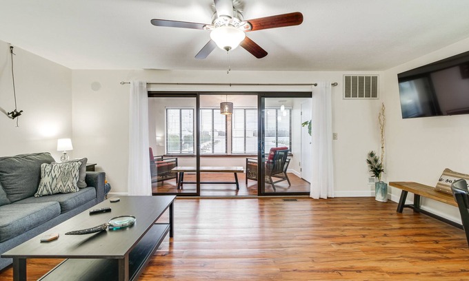 Port Clinton Condominio | Lakefront Port Clinton Condo w/ Boat Dock & Slip!