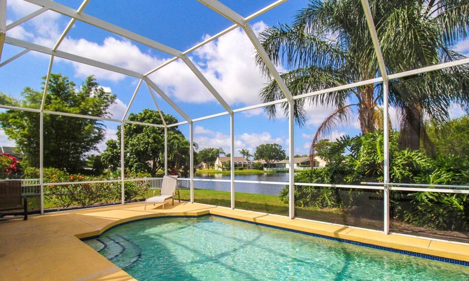 Sabal Harbour Casa | Precioso Sabal Harbor Lakeside Casa de vacaciones con piscina y patio: Sabal Harbour 02