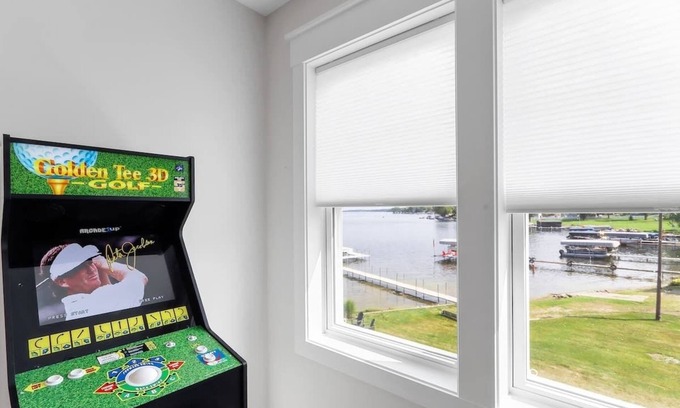 Delavan Lake Casa | Lakefront Property! Includes 3 Homes + Hot tub!