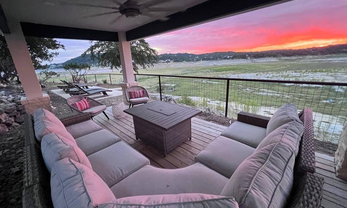 Lakehills Casa | Lakefront property on Medina Lake