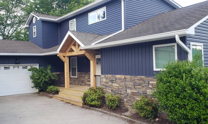 La Follette Casa | Lakefront-renovated,Dock and boat slip, No-wake zone, Fire pit, Fiber-optic WiFi