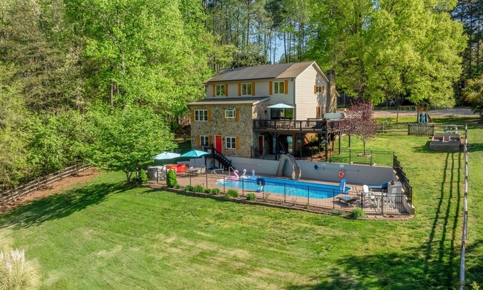 Troutman Complejo | Lakefront Resort/ Pool/ Epic Gameroom/ EVCharger / Pickleball Court / Hot Tub
