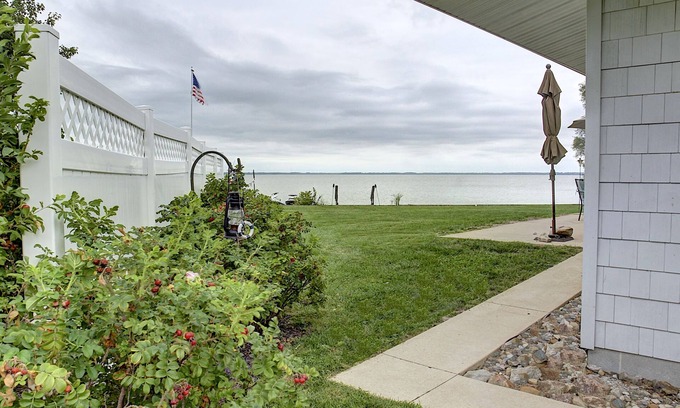 Port Clinton Casa | ¡Frente a la playa de arena del lago Erie! Ideal para una familia de vacaciones!