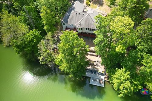 Bella Vista Casa | Lakefront Retreat - Near Trails & Family Fun