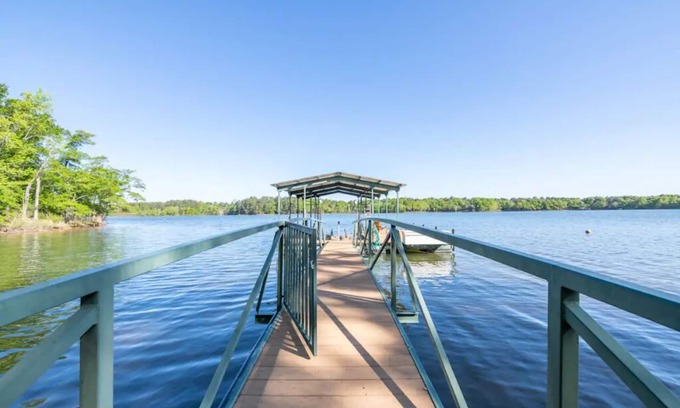Hartwell Casa | Lakefront Retreat on Lake Hartwell - 5 mins to downtown Hartwell