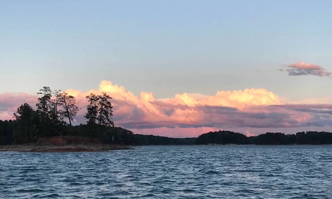 Buford Casa | Lakefront Retreat, Private Dock, Kayak, 3 Decks, Bar/Game Rm, Deep Water Cove