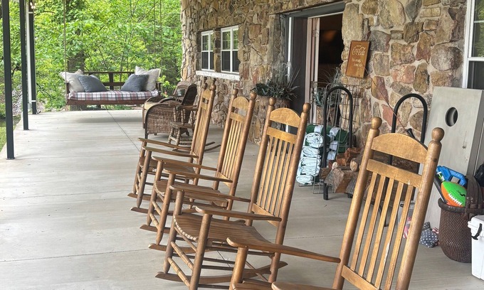 Gadsden Casa | Lakefront Retreat! Unique,Rustic Elegance. Sleeps 15 Dog Friendly/FISHING dream!