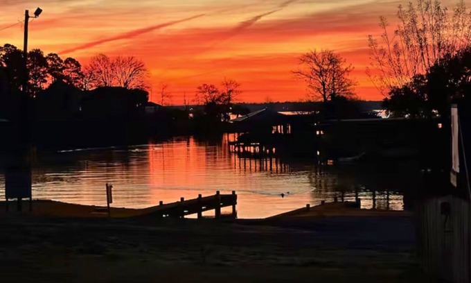 West Livingston Casa | Lakefront retreat with pickleball, boat launch, putting green, pool table & stunning lake views!