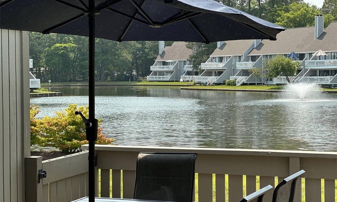 Bethany Beach Condominio | Lakefront Sea Colony Villa! Amenity Rich with Private Beach and Shuttle!