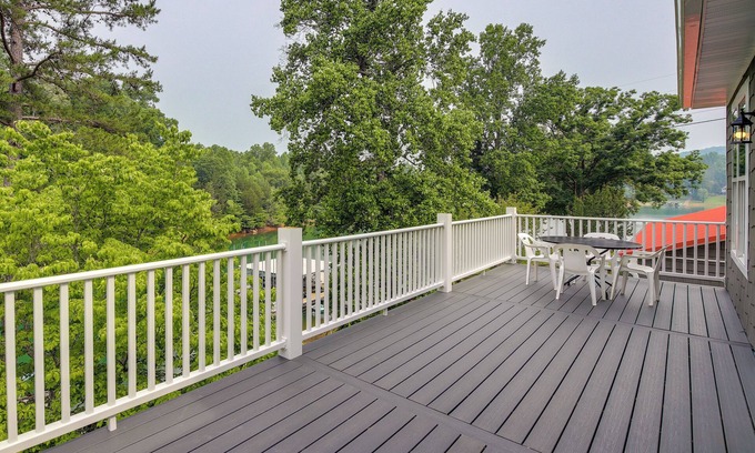 Clairfield Casa | Lakefront Sharps Chapel Retreat w/ Boat Dock!