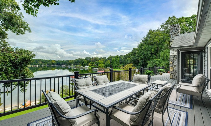 Sherrills Ford Casa | Lakefront Sherrills Ford Haven w/ Boat Dock!