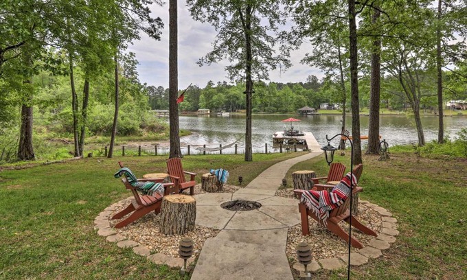 Milledgeville Casa | Lakefront Sparta Home Fire Pit, Dock and Kayak