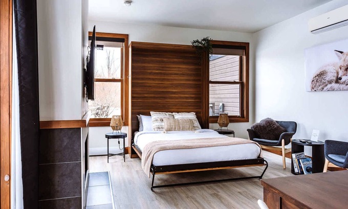 Lac Superieur Village Condominio | Lakefront Studio with Resort, Mountain View